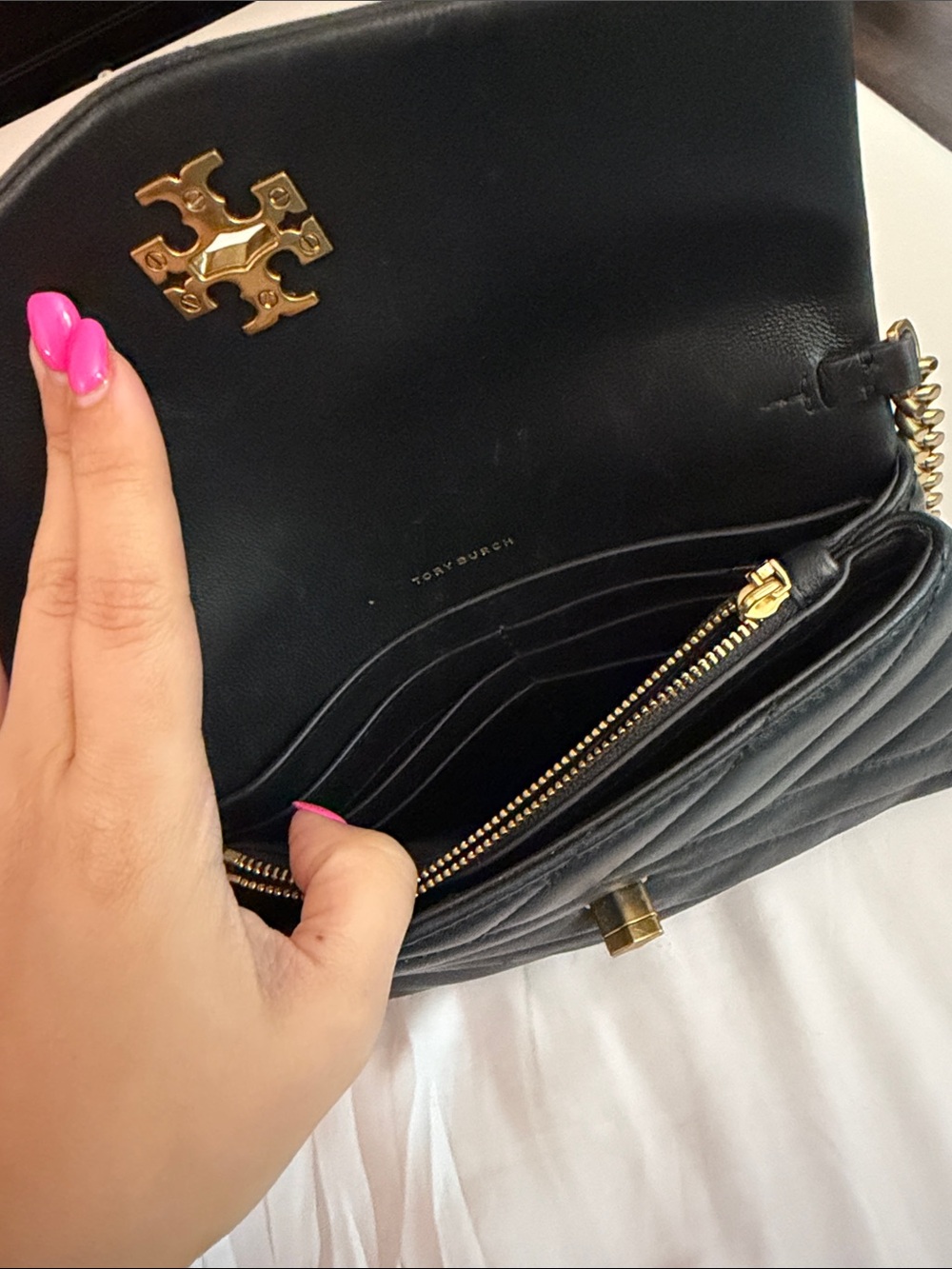 Tory Burch Black Quilted Logo Flap Crossbody - Picture 4 of 5